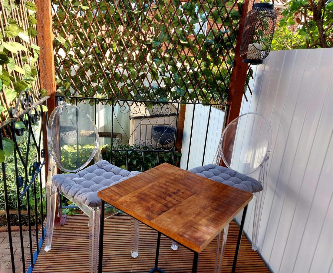 Pretty Studio With A Private Terrace Londres Exterior foto